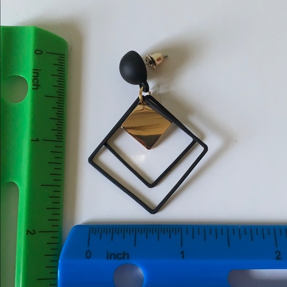 3/$10 Black & Gold dangle earrings pierced - Picture 4 of 4